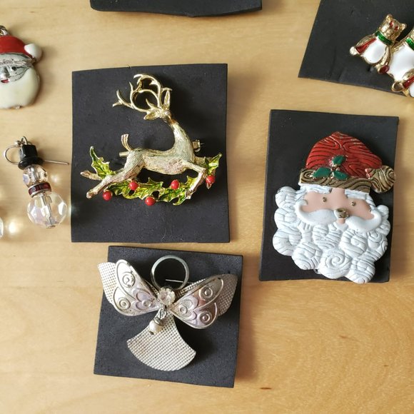 8 Christmas Brooch Pins and 3 Earrings - Picture 4 of 9